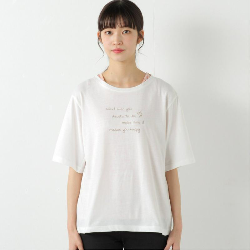 総柄タンクトップとＴシャツのアンサンブル