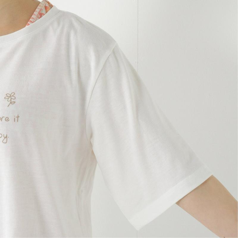 総柄タンクトップとＴシャツのアンサンブル