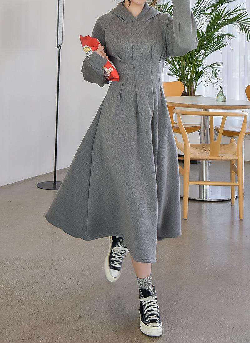 裏起毛タックフレアフードワンピース