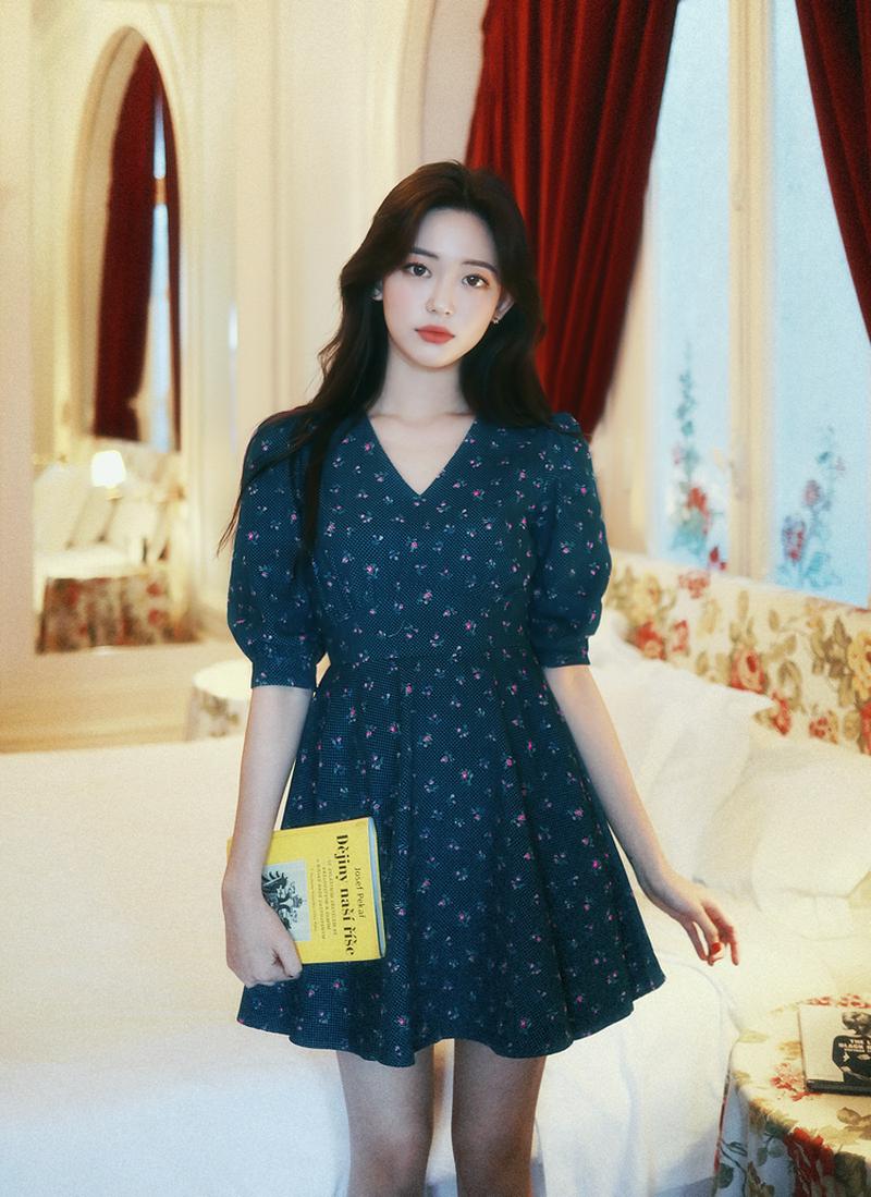 Vネックハーフスリーブミニワンピース