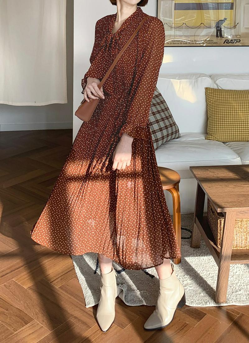 ストラップ付プリーツリボンドットワンピース・全2色