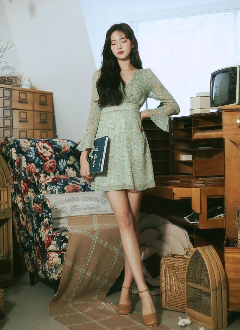 バックストラップ花柄ミニワンピース