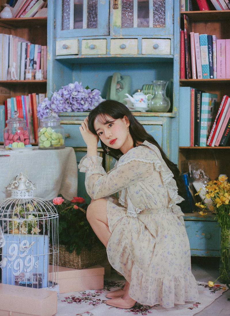 レースフリルVネックミニワンピース