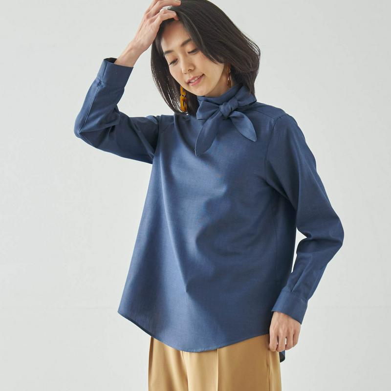 【ＳＴＹＬＥ　ＳＮＡＰセレクト】デニム調ハイネックブラウス（ボウタイ取外し可）