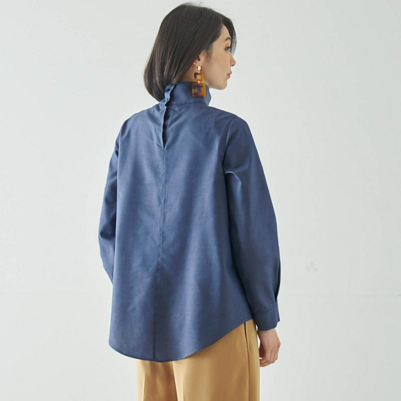 【ＳＴＹＬＥ　ＳＮＡＰセレクト】デニム調ハイネックブラウス（ボウタイ取外し可）