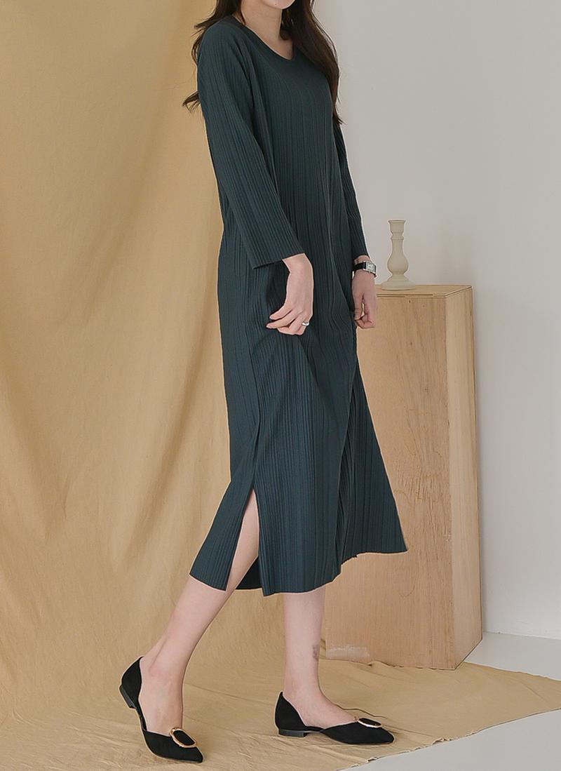 サイドスリットプリーツワンピース