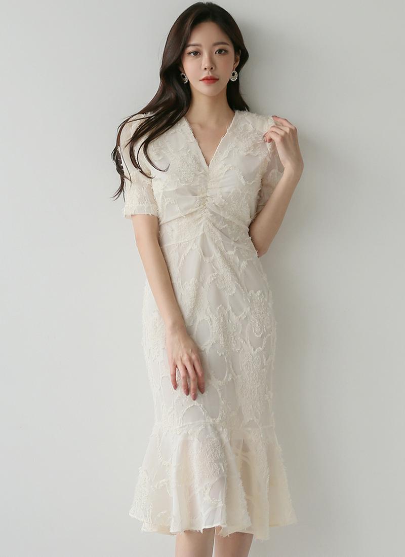 Vネックフェザーパターンワンピース