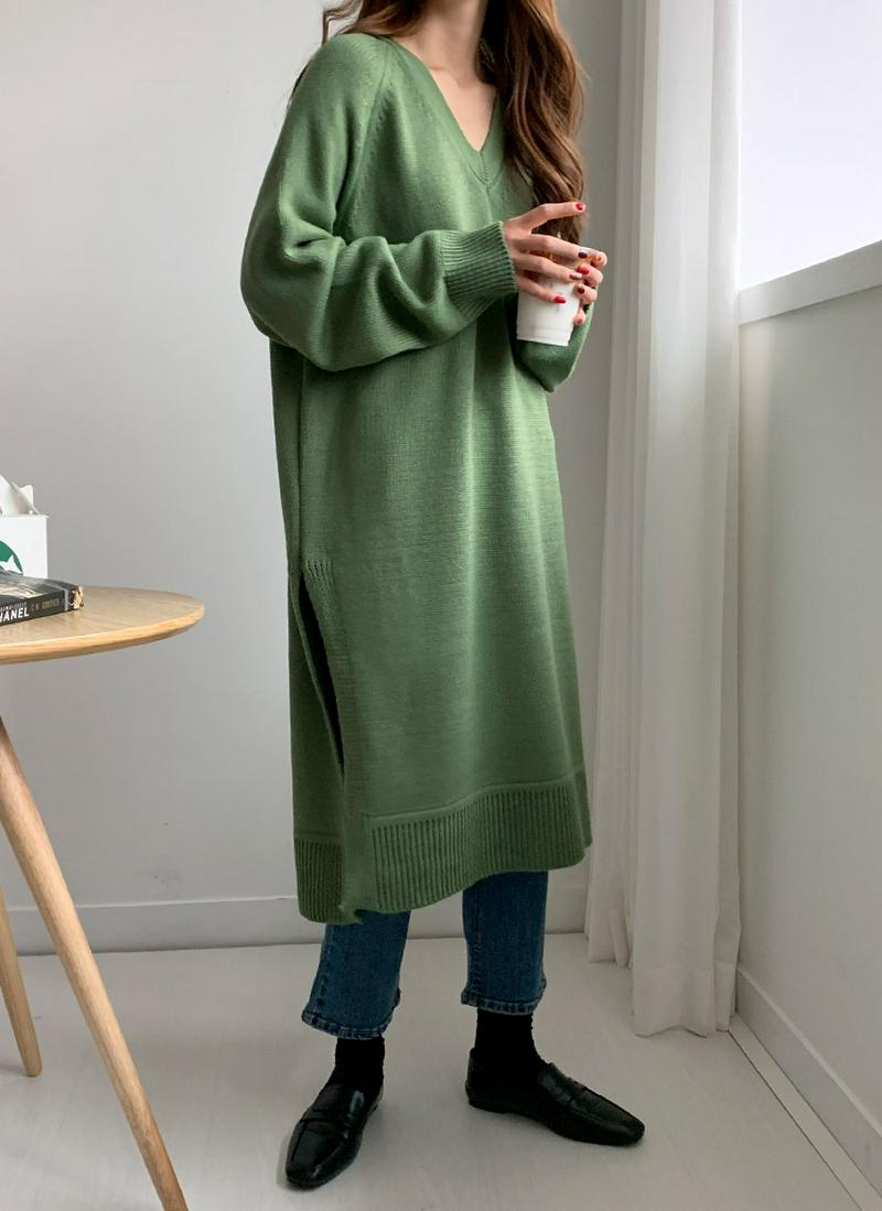 Vネックスリットニットワンピース
