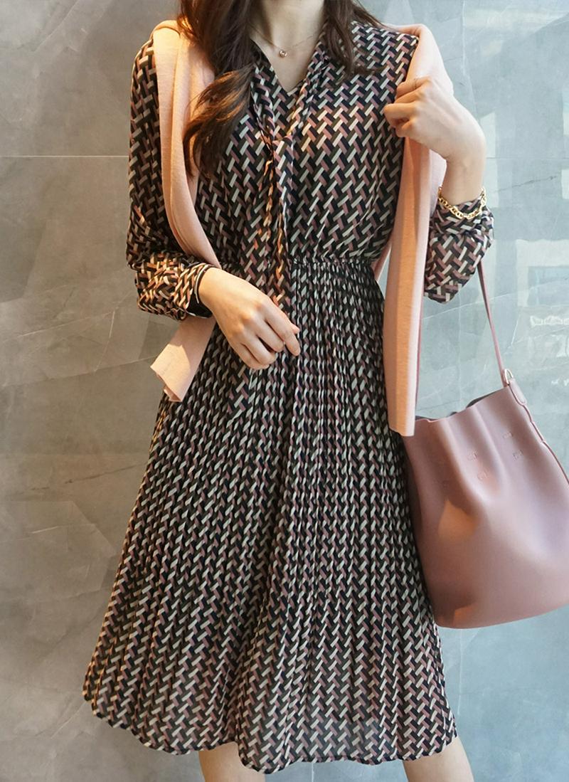 ボウタイパターンワンピース