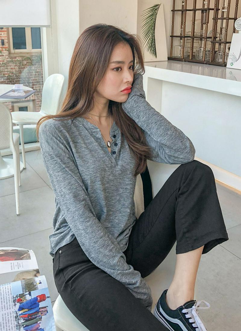 ボタンネック長袖Tシャツ