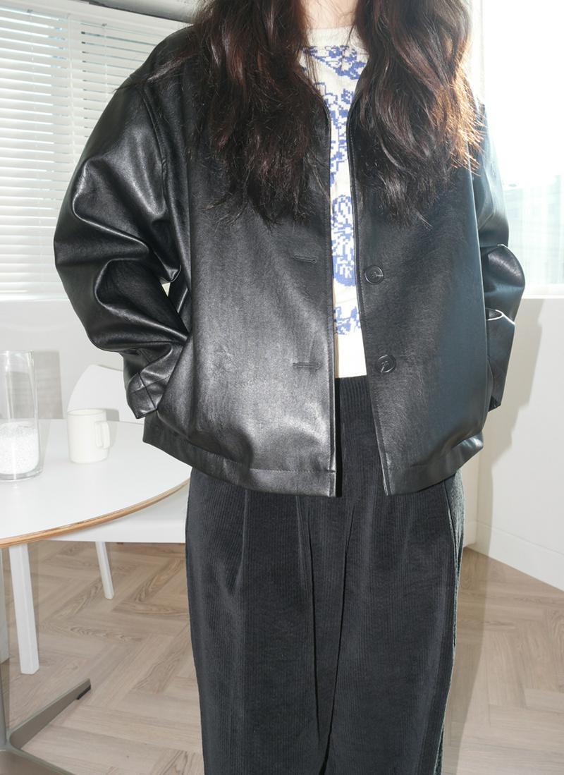 レザー調ボタンジャケット