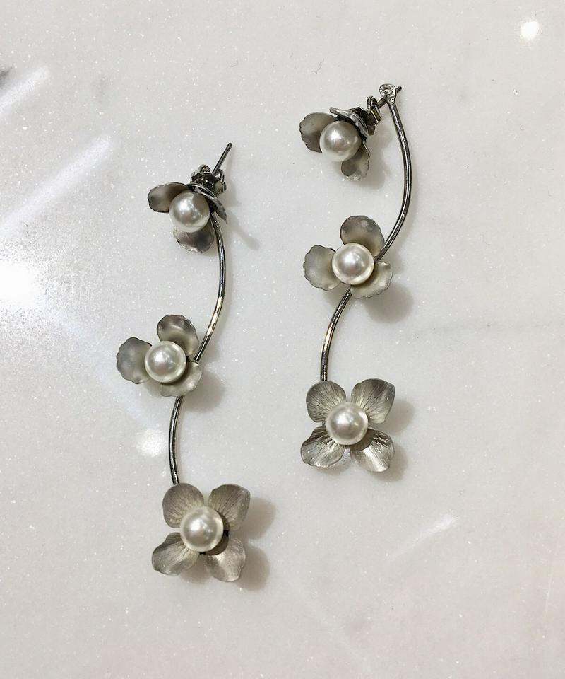 【felice】3連フラワーピアス