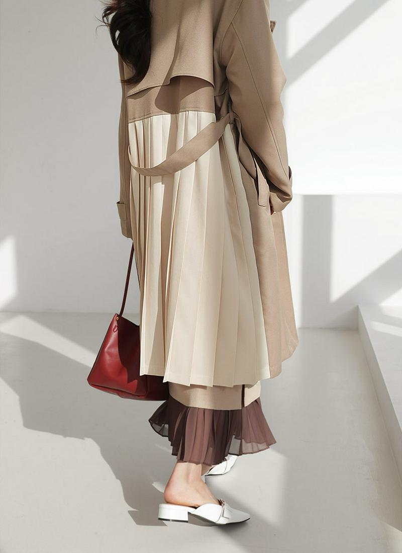 ストラップ付バックプリーツコート・全2色・e55222 レディース【jk】 フレンチ 韓国ファッション 春コート コート トレンチコート プリーツ シンプル コーデ ジャケット アウター バイカラー ロング丈 オフィスカジュアル ロングコート 春 冬 秋
