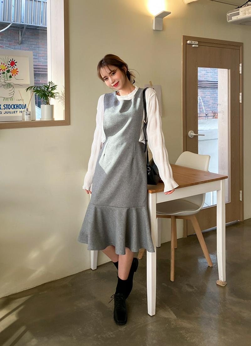 フレアヘムスリーブレスワンピース