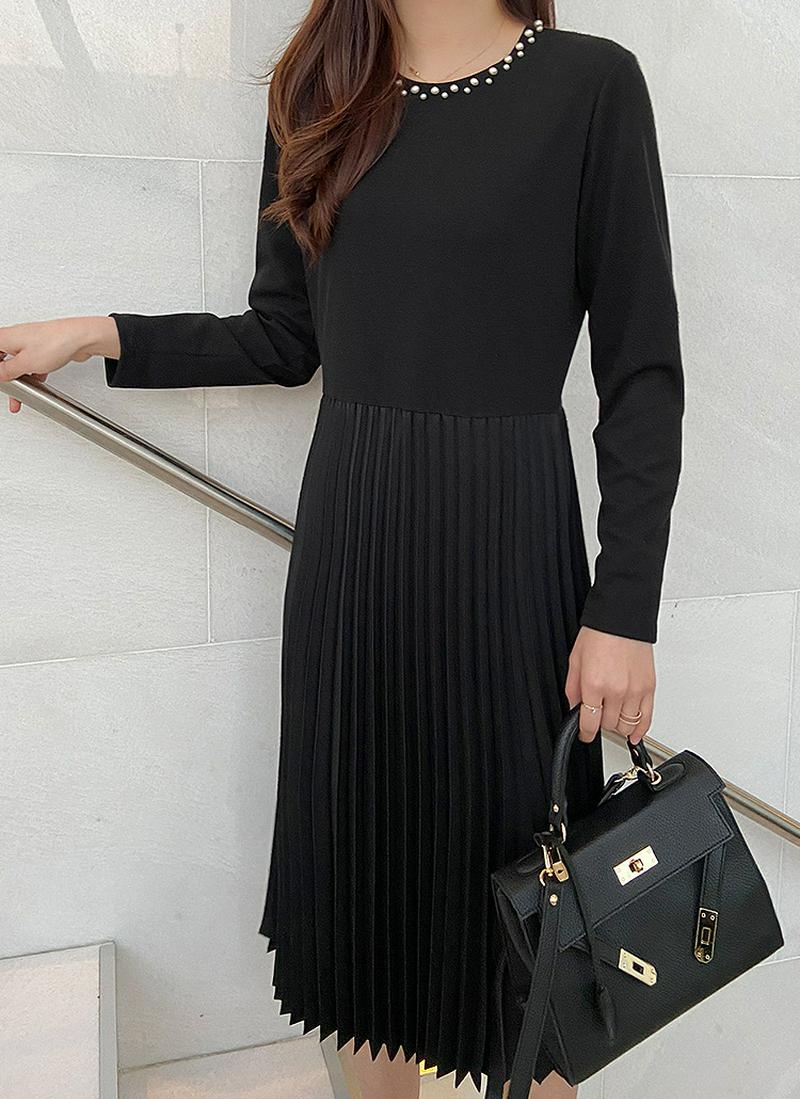 パール風ラインプリーツワンピース