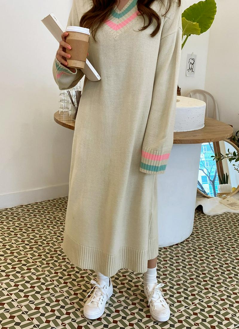 配色Vネックニットワンピース