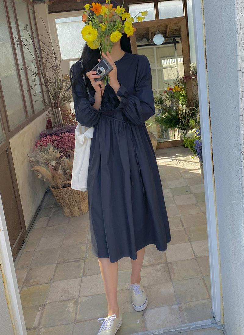 ストラップ付ウエストギャザーワンピース