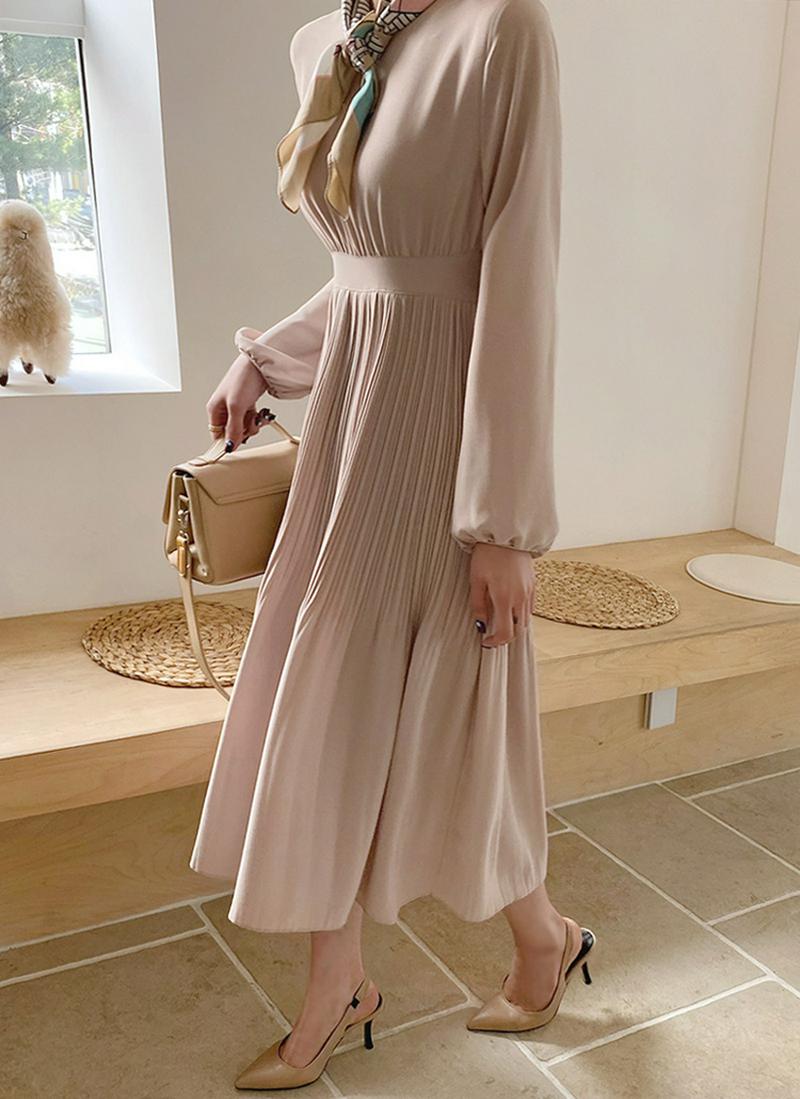 バックストラッププリーツワンピース