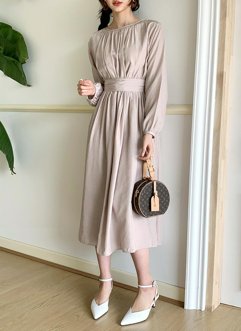 ストラップ付ギャザーワンピース・全2色