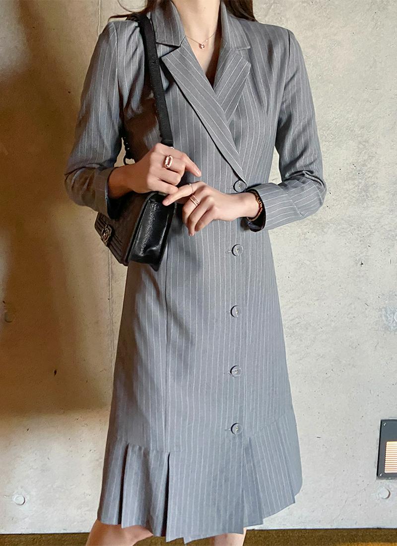 プリーツヘムボタンワンピース