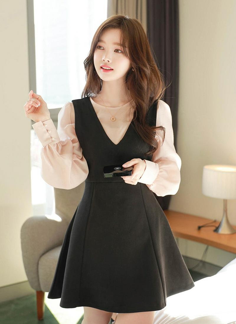 Vネックフレアミニワンピース