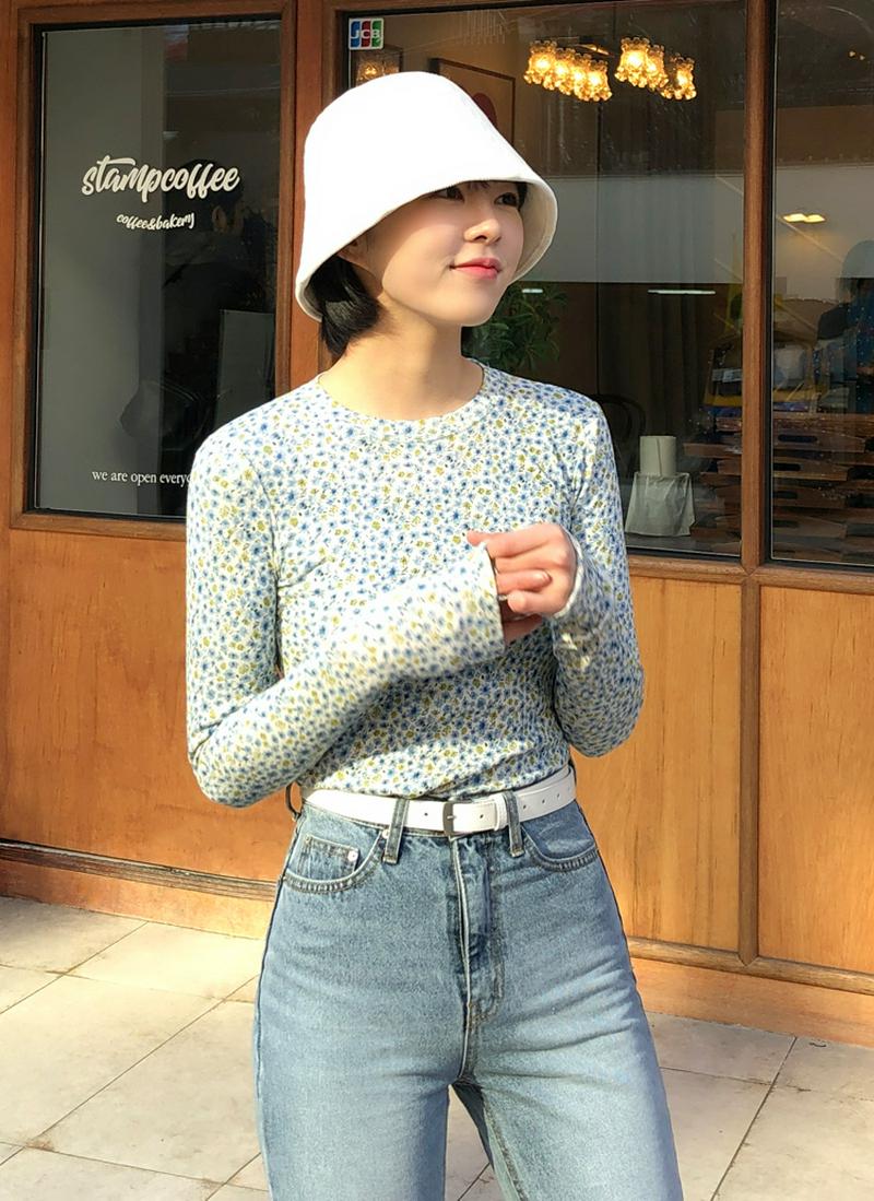 フローラルTシャツ