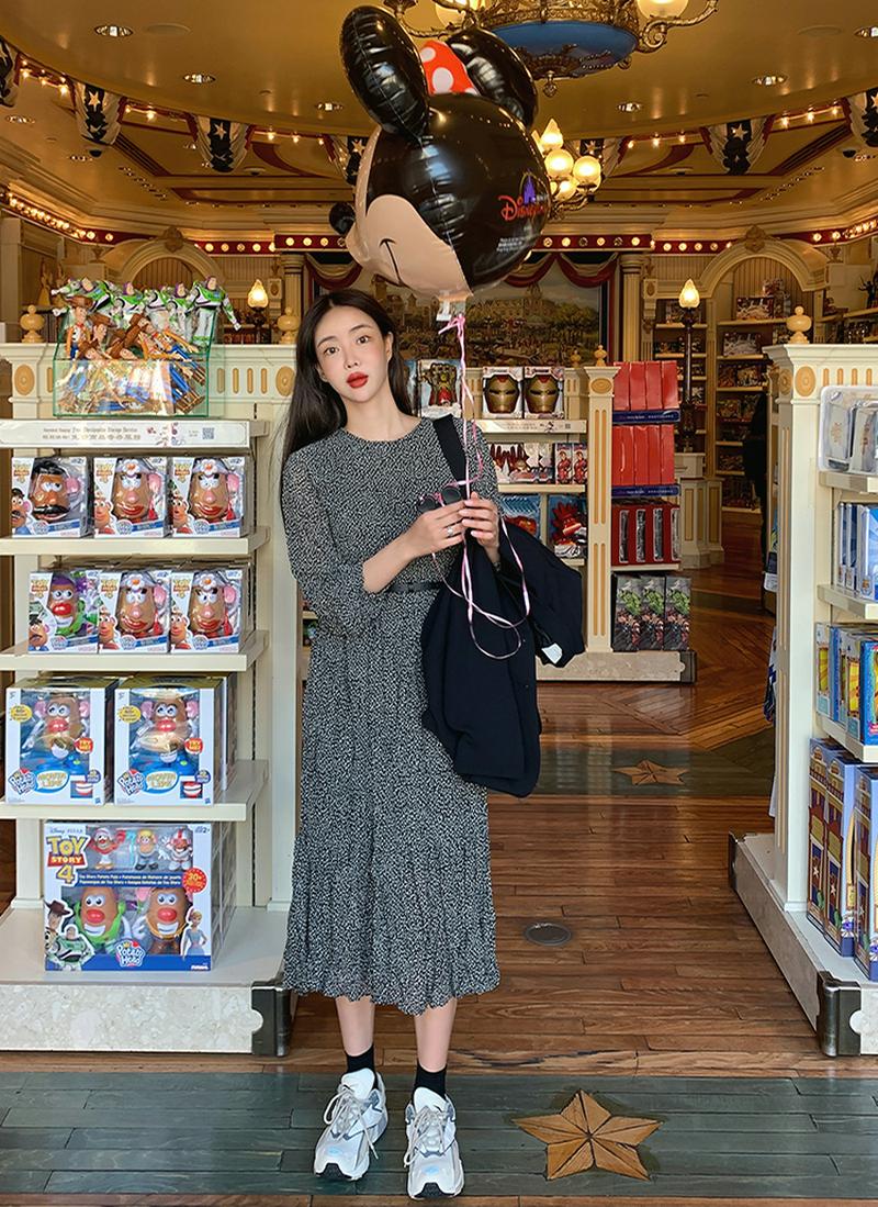 ラウンドネック花柄リンクルワンピース