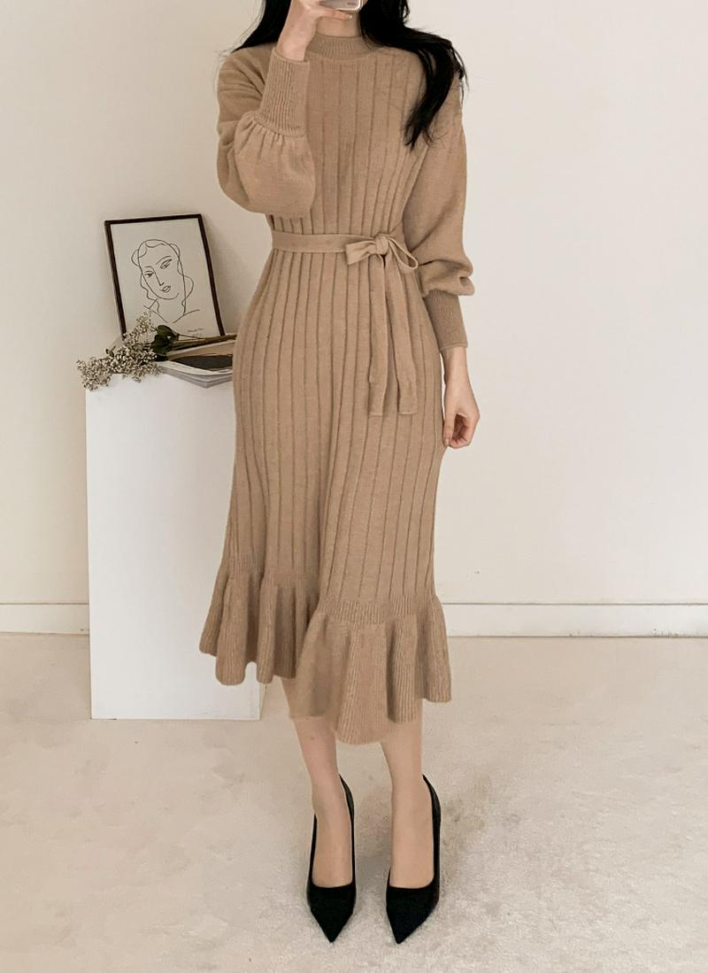 ストラップ付フリルヘムニットワンピース