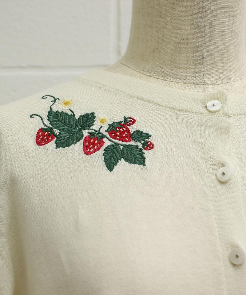 〇eiπe　「いちご」刺繍　カーディガン（eiπe）