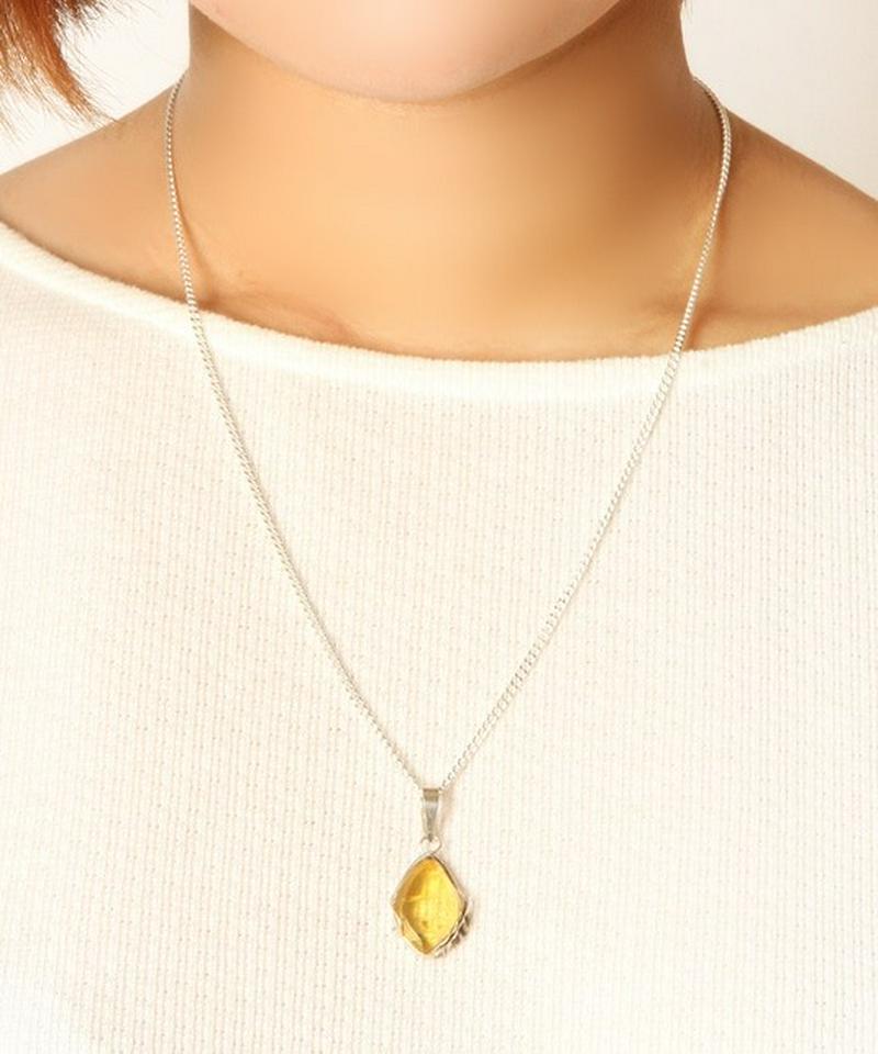 【メキシコ買付】アンバー枠ありひし形ネックレス