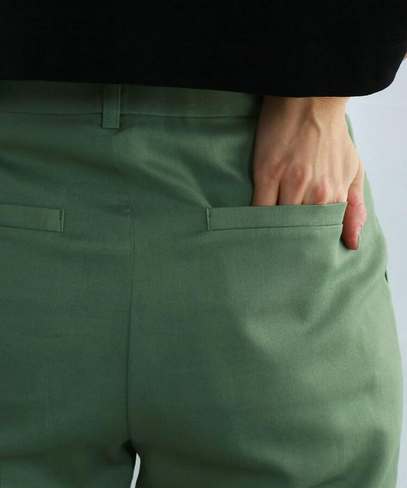 センタープレススリットフレアパンツ