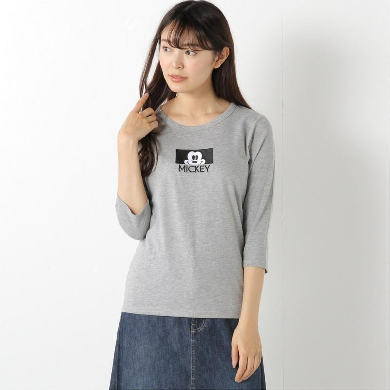 【おうちディズニー】ロゴ７分袖刺繍Ｔシャツ「ミッキー＆フレンズ」【Ｍ～３Ｌ】（ディズニー）