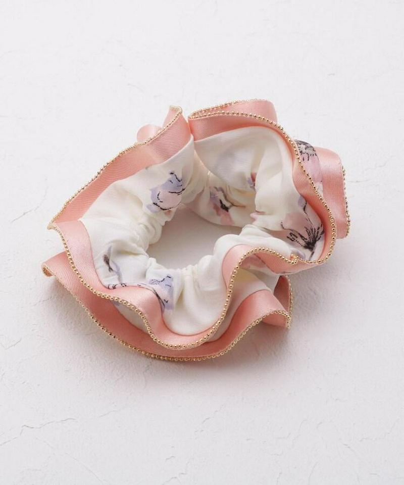 フチ装飾フラワー柄シュシュ