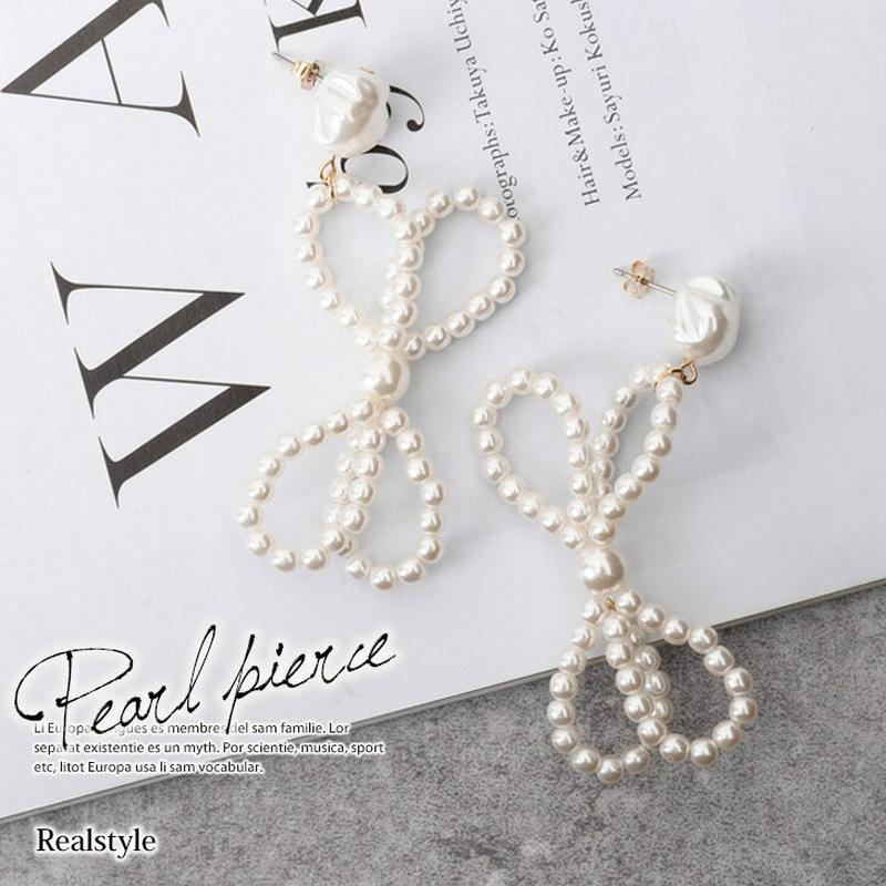 29％OFF！スーパーSALE★リボン×フェイクパール変形ピアス レディース アクセサリー りぼん 真珠 揺れるピアス 大振り 