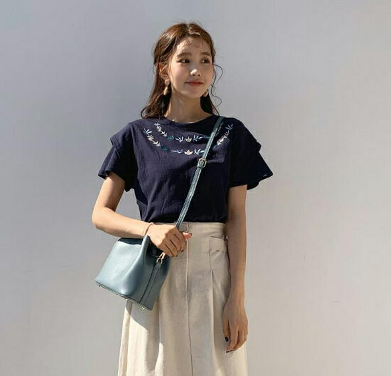 フラワー刺繍Tシャツ・全4色・b58196 レディース 【tops】【トップス Tシャツ 刺繍 半袖 フレアスリーブ 花柄 無地