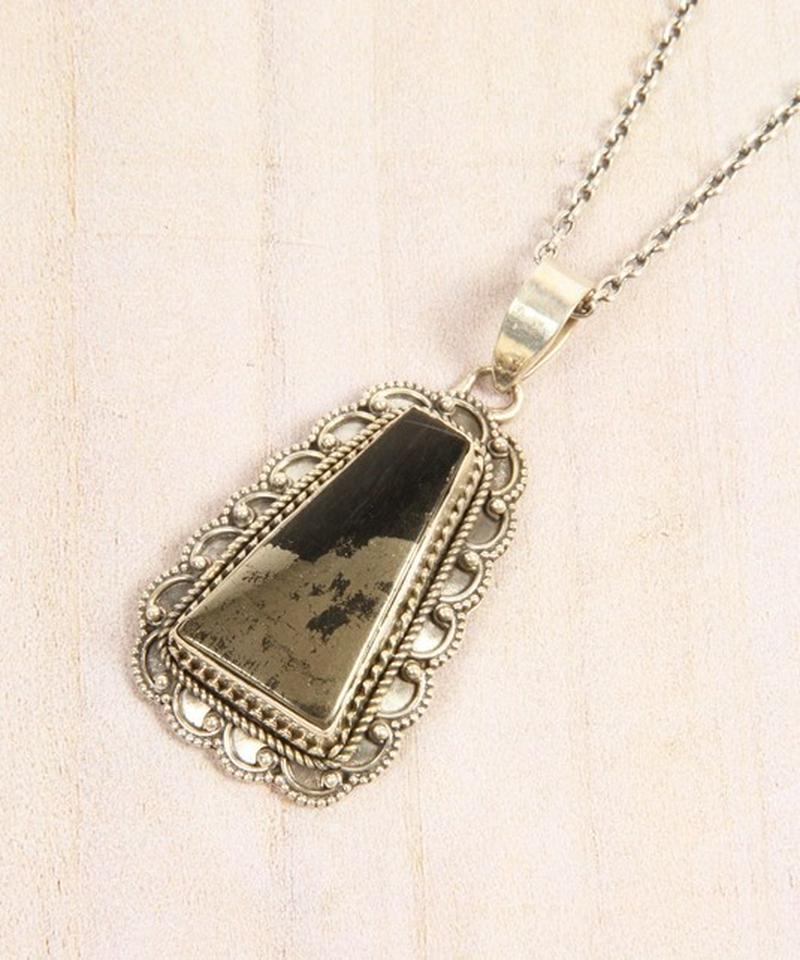 【フランス買付】アパッチゴールド三角ネックレス