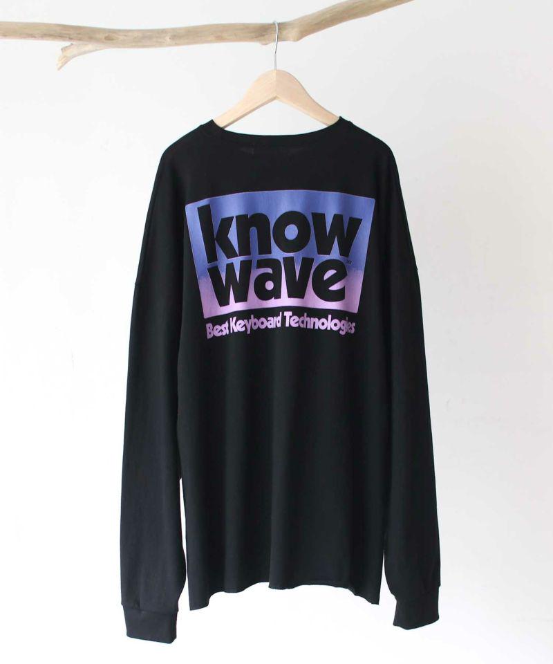 via j(ヴィアジェイ)"know wave"プリントロングTシャツ