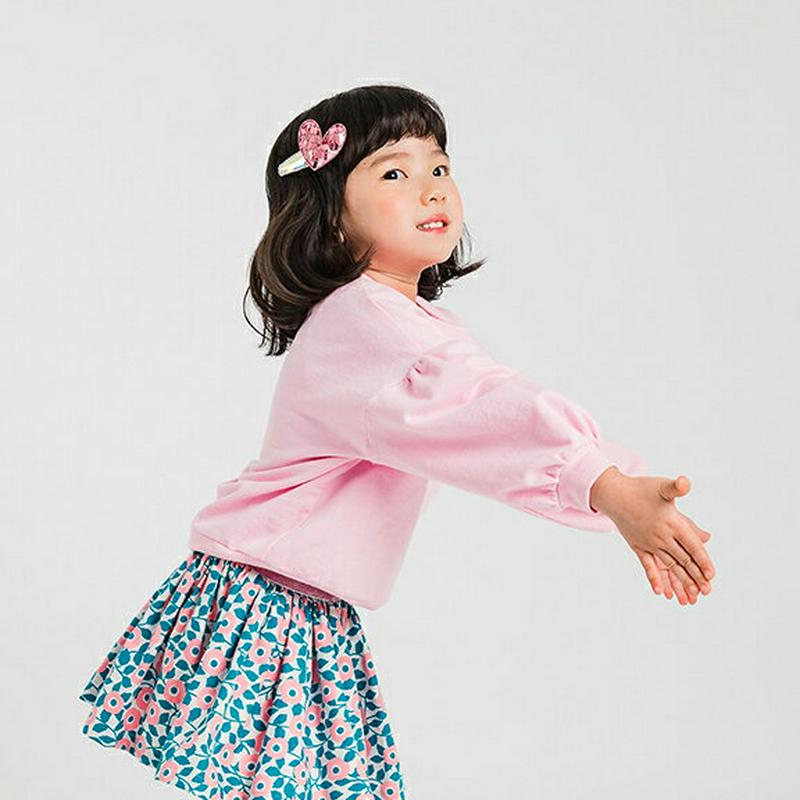 スパンコールポイントスウェット・p000835 キッズ【3~8才】【tops】【トップス スウェット トレーナー スパンコール 虹 アルファベット 長袖 カジュアル 可愛い かわいい 女の子 男の子 春 秋 子供 こども 子供服 こども服】【KIDS】