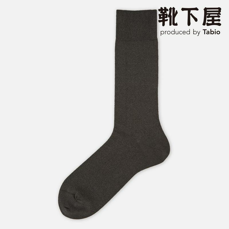【全品送料無料～6/26 09:59迄】【あす楽】【公式 Tabio MEN】 メンズ 和紙 梨地 レギュラー丈 ソックス / 靴下屋 靴下 タビオ タビオメン くつ下 クルー ビジネスソックス 夏 紳士 黒 日本製