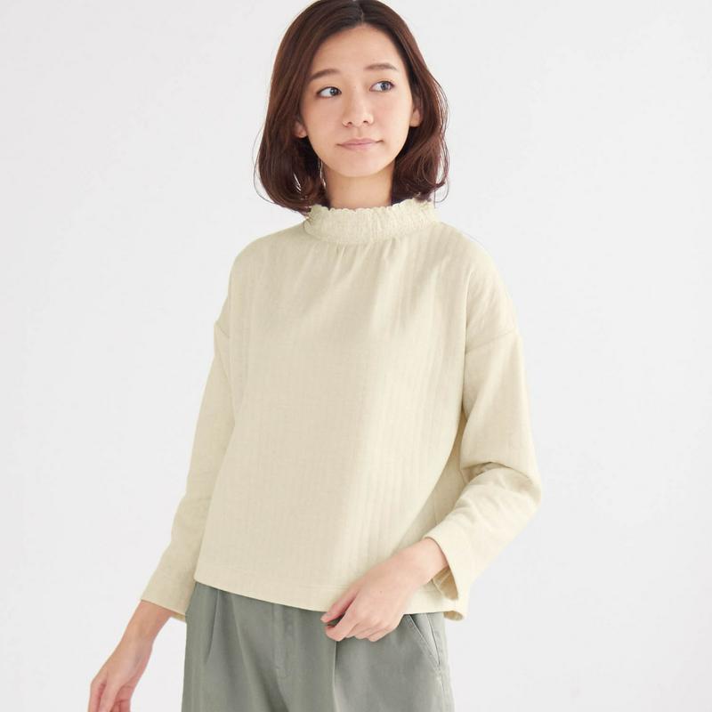 襟シャーリング接結カットソー（BLANC＋）