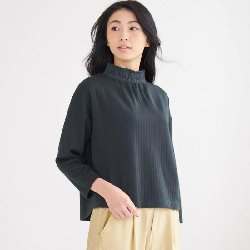 襟シャーリング接結カットソー（BLANC＋）