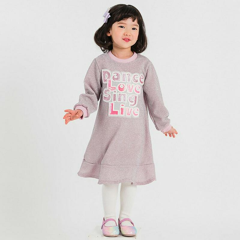 スパンコールレタリングワンピース・p001065 キッズ【3~8才】【ops】【ワンピース ミディ丈 ミディワンピース 長袖 スパンコール ロゴ レタリング カジュアル フレア フレアワンピース 女の子 子供 こども 子供服 こども服】【KIDS】