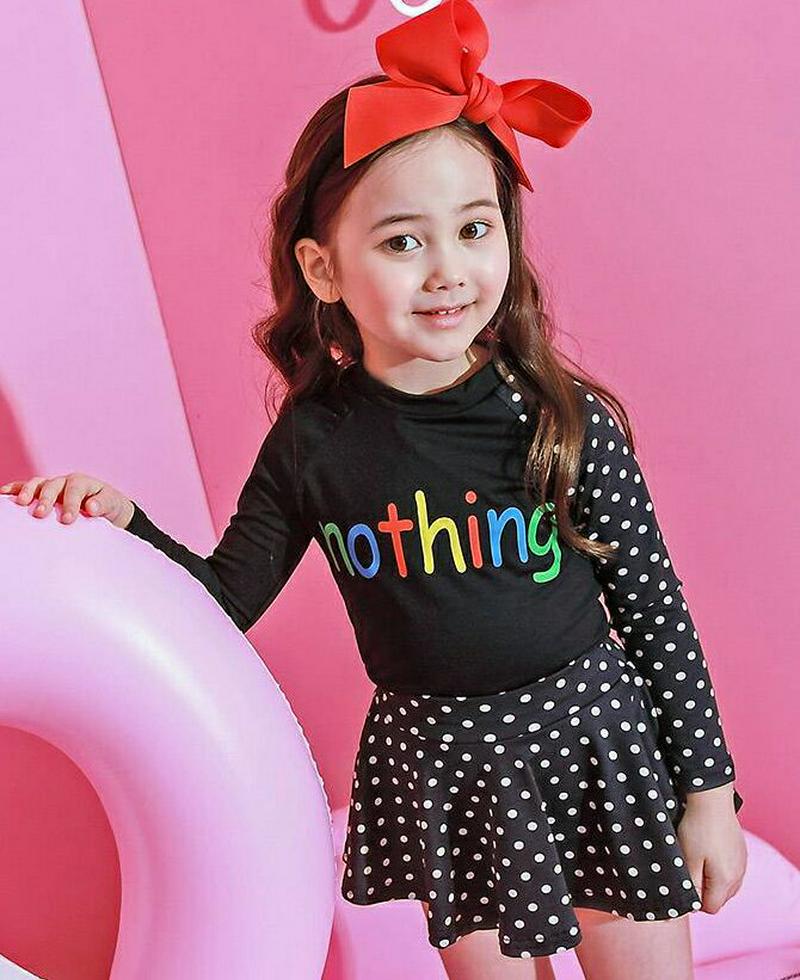 nothingドットスカート水着SET p000563 キッズ 【3~8才】【bw】【韓国 ファッション 水着 ラッシュガード 水着セット 長袖 水遊び プール 海 日焼け防止 日よけ ロゴ レタリング パターン 柄 スカート ドットキッズ 子供 子供用 春 夏】【KIDS】