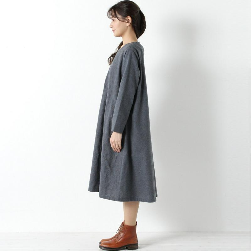 綿起毛素材のつぼみ刺繍ワンピース