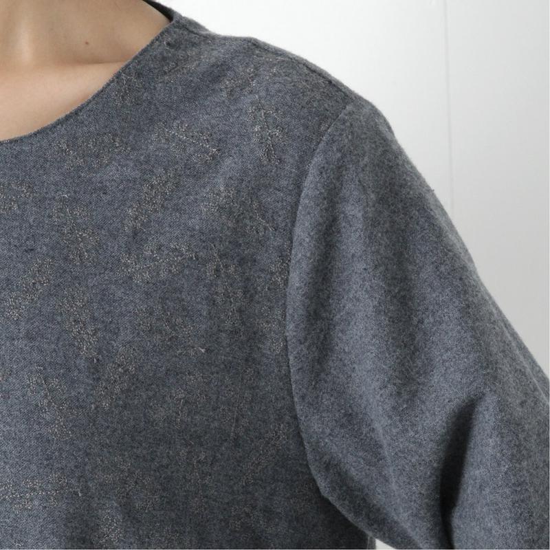 綿起毛素材のつぼみ刺繍ワンピース