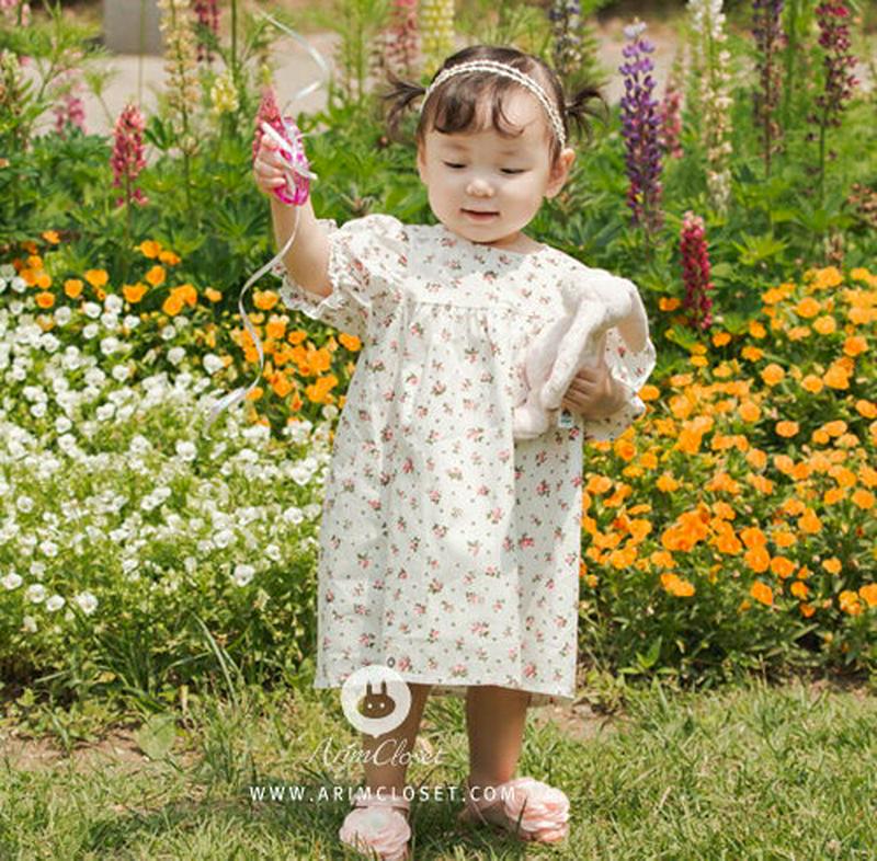 袖ギャザー小花柄ワンピース・p000065 キッズ【3~8才】【ops】【ワンピース ギャザー パフスリーブ パフ 花柄 フラワー 小花柄 可愛い かわいい ガーリー 女の子 半袖 ハーフスリーブ 春 夏 子供 こども 子供服 こども服】【KIDS】