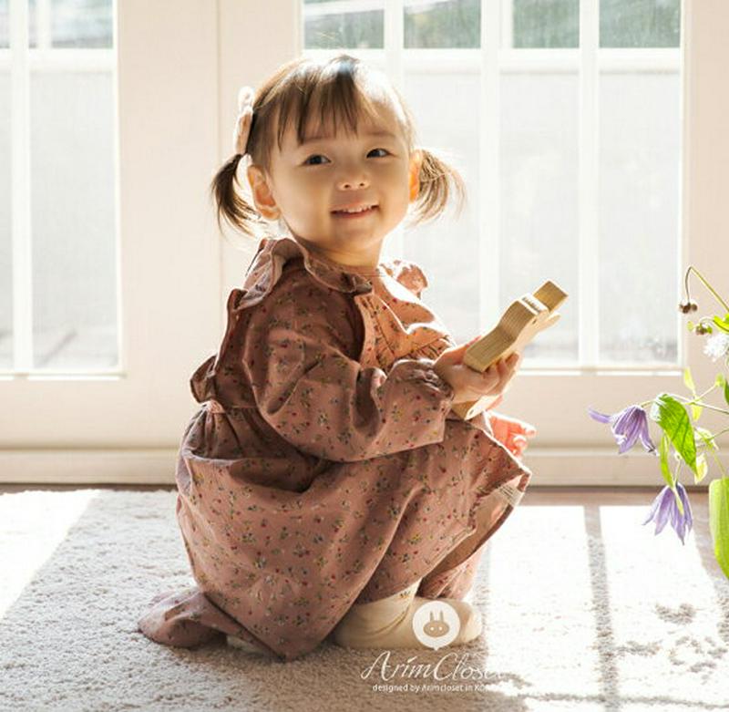 ボタンネックフリルカラーワンピース・p000056 キッズ【3~8才】【ops】【ワンピース ロング ロングワンピース フリル ガーリー 可愛い かわいい 春 秋 花柄 フラワー 小花柄 女の子 長袖 子供 こども 子供服 こども服】【KIDS】