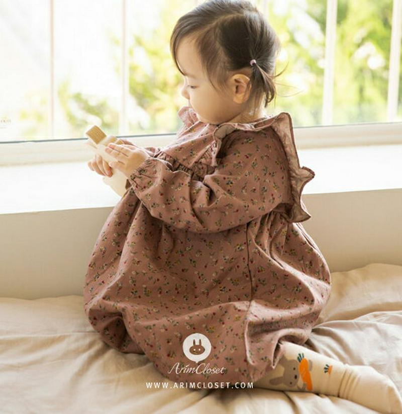 ボタンネックフリルカラーワンピース・p000056 キッズ【3~8才】【ops】【ワンピース ロング ロングワンピース フリル ガーリー 可愛い かわいい 春 秋 花柄 フラワー 小花柄 女の子 長袖 子供 こども 子供服 こども服】【KIDS】