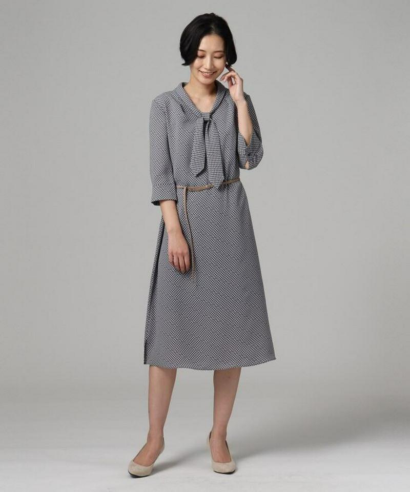 グラフィカル柄ミドルワンピース