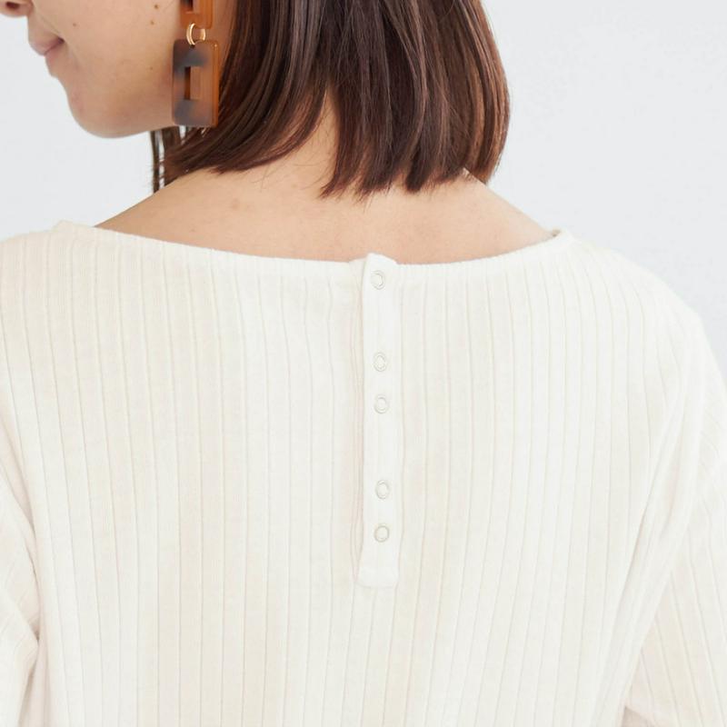 【ＧＷ限定セール】体のラインをひろいにくい　後ろボタン使いカットソー【汚れにくい白】